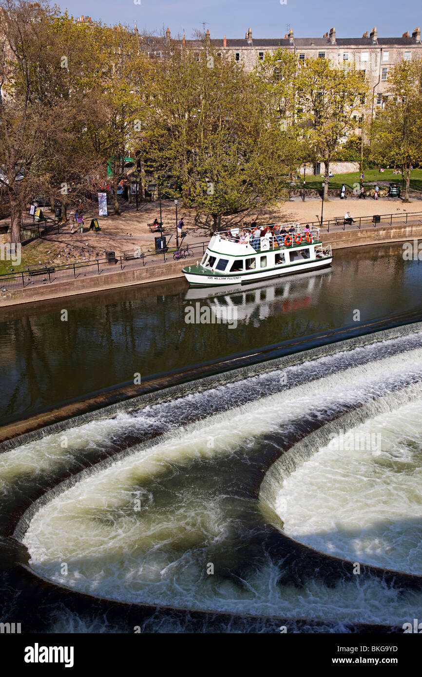 Sir William Pulteney barche turistiche Pulteney Weir Bath Somerset England Regno Unito Foto Stock