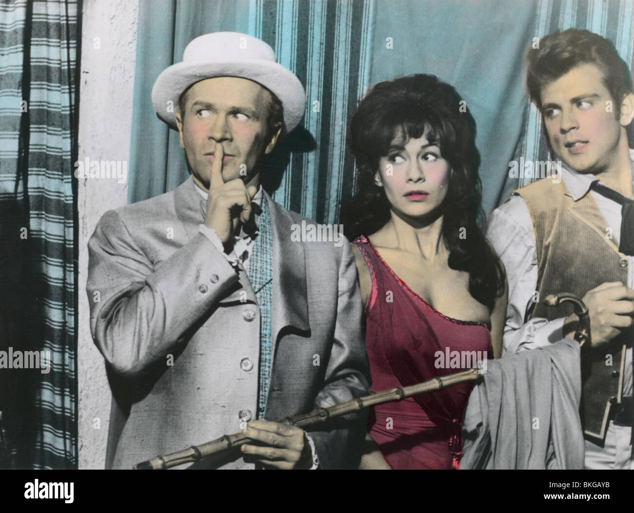 Cinque settimane in un pallone 1962 pulsanti rossi immagini e