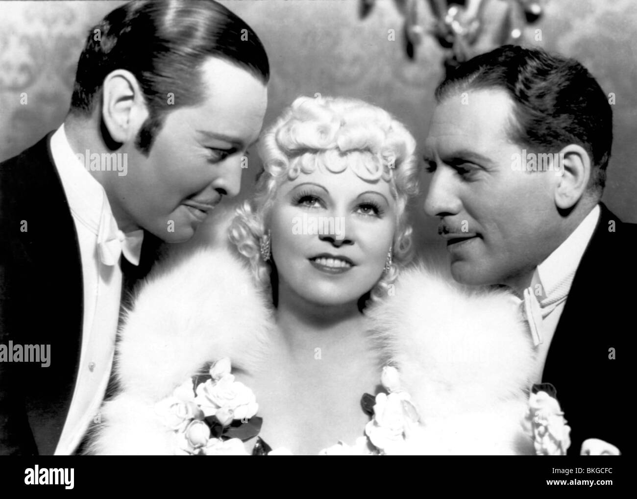 GOIN' alla città (1935) MONROE OWSLEY, MAE WEST, PAUL CAVANAGH GTTW 002 Foto Stock