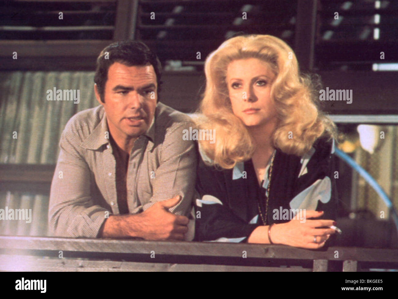 HUSTLE (1975) Burt Reynolds, Catherine Deneuve HUST 033 Foto Stock