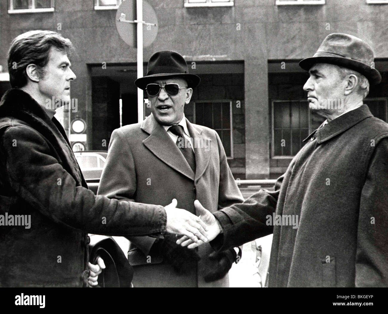 INSIDE OUT (1975) ROBERT CULP, Telly Savalas, James Mason OT 003 P Foto Stock