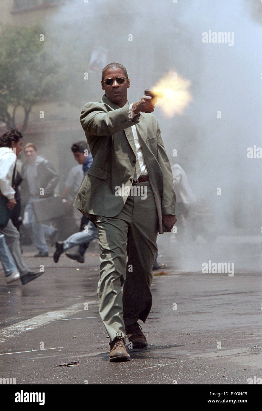 MAN ON FIRE (2004) Denzel Washington MNOF 001-20 Foto Stock