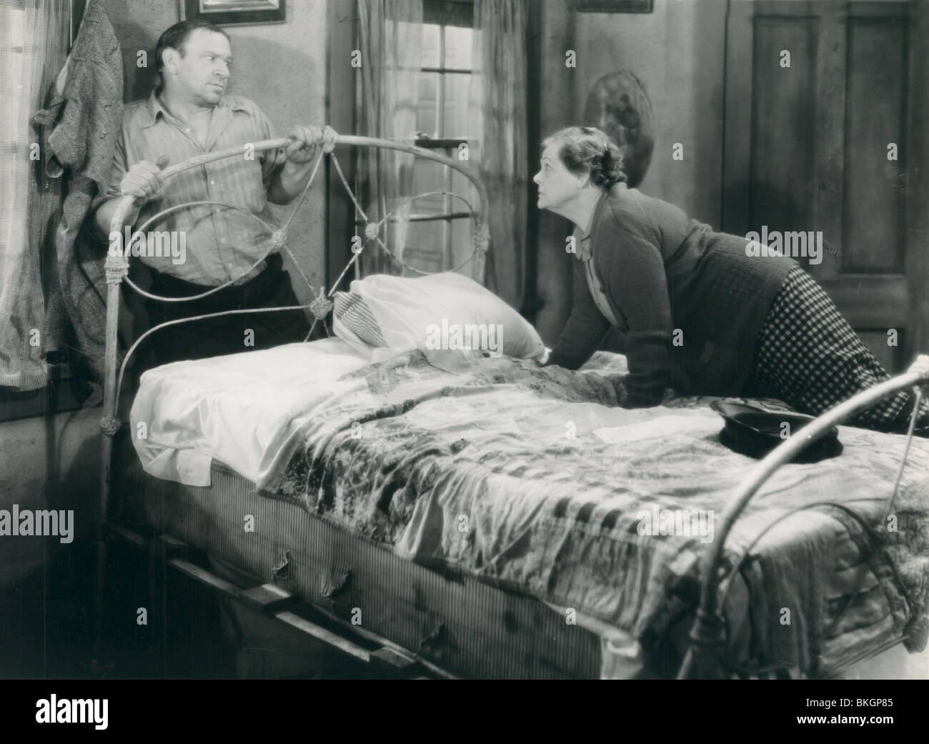 MIN E BILL (1930) WALLACE BEERY, MARIE DRESSLER MINA 002P Foto Stock