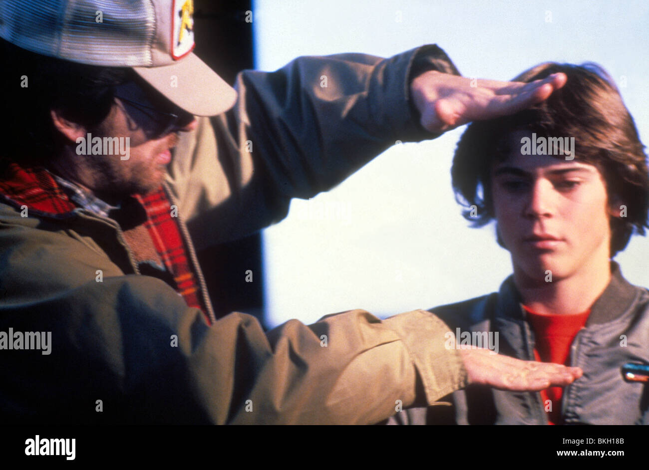 STEVEN SPIELBERG (DIR) O/S 'E.T. L'EXTRATERRESTRE" (1982) con C THOMAS HOWELL SVSG 043 Foto Stock
