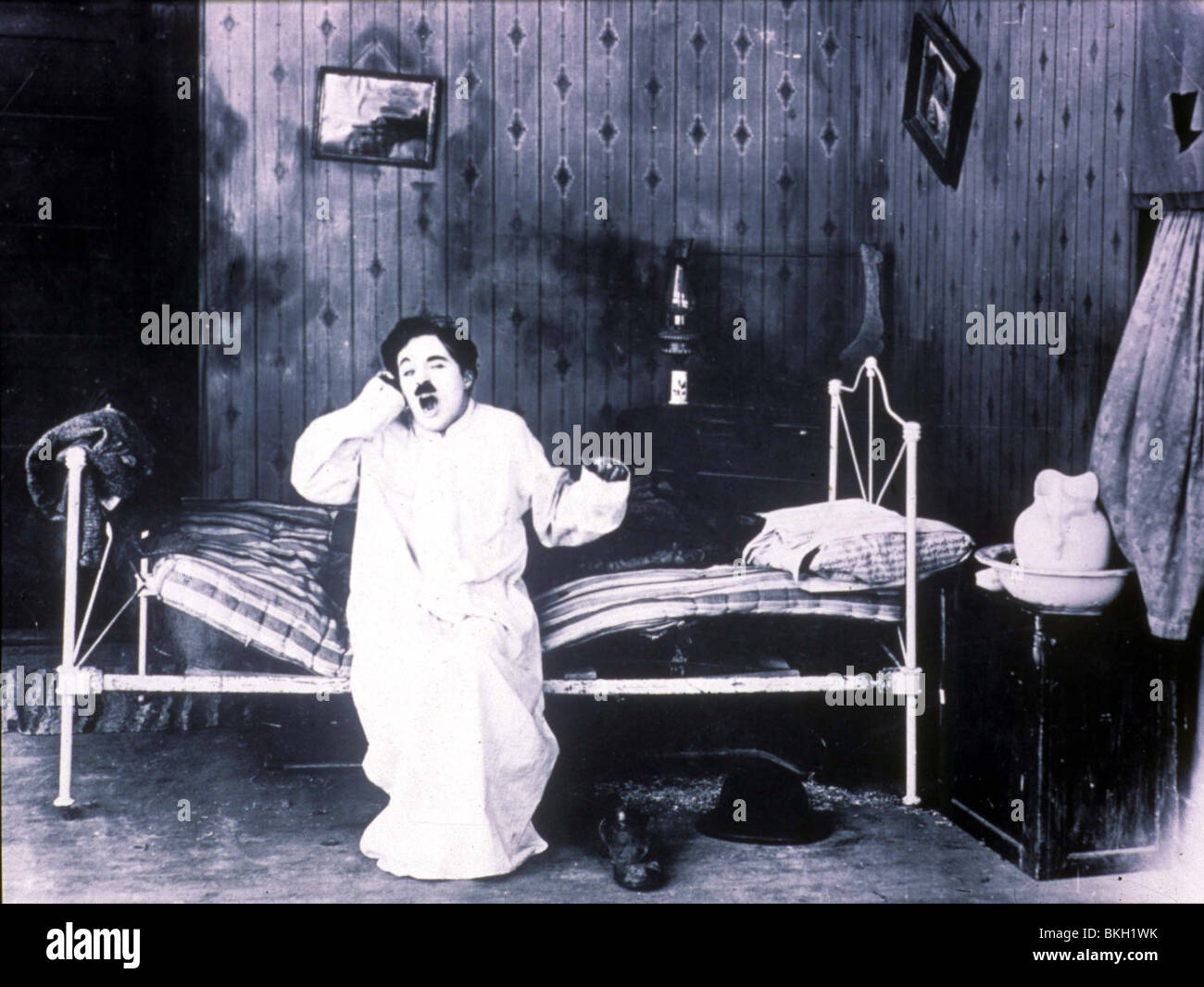 SUNNYSIDE (1919) charlie chaplin SNNY 001 Foto Stock