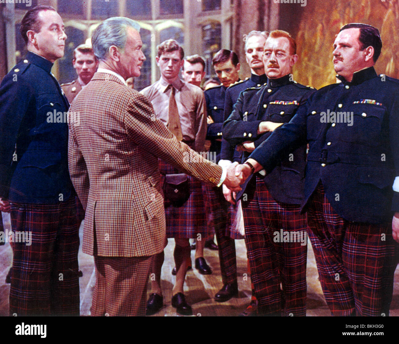 TUNES di gloria (1960) prezzo del Dennis, MARK BURNS, JOHN MILLS, PETER MCENERY, ALLAN CUTHBERTSON, Alec Guinness, PAUL WHITSUN-JONES Foto Stock