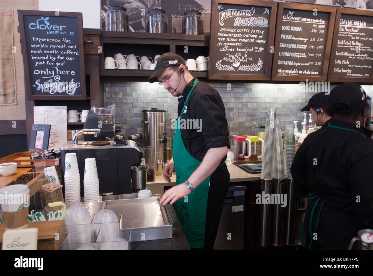 Starbucks Coffee Company Spring Street Cafe nel quartiere di Soho di New York Foto Stock