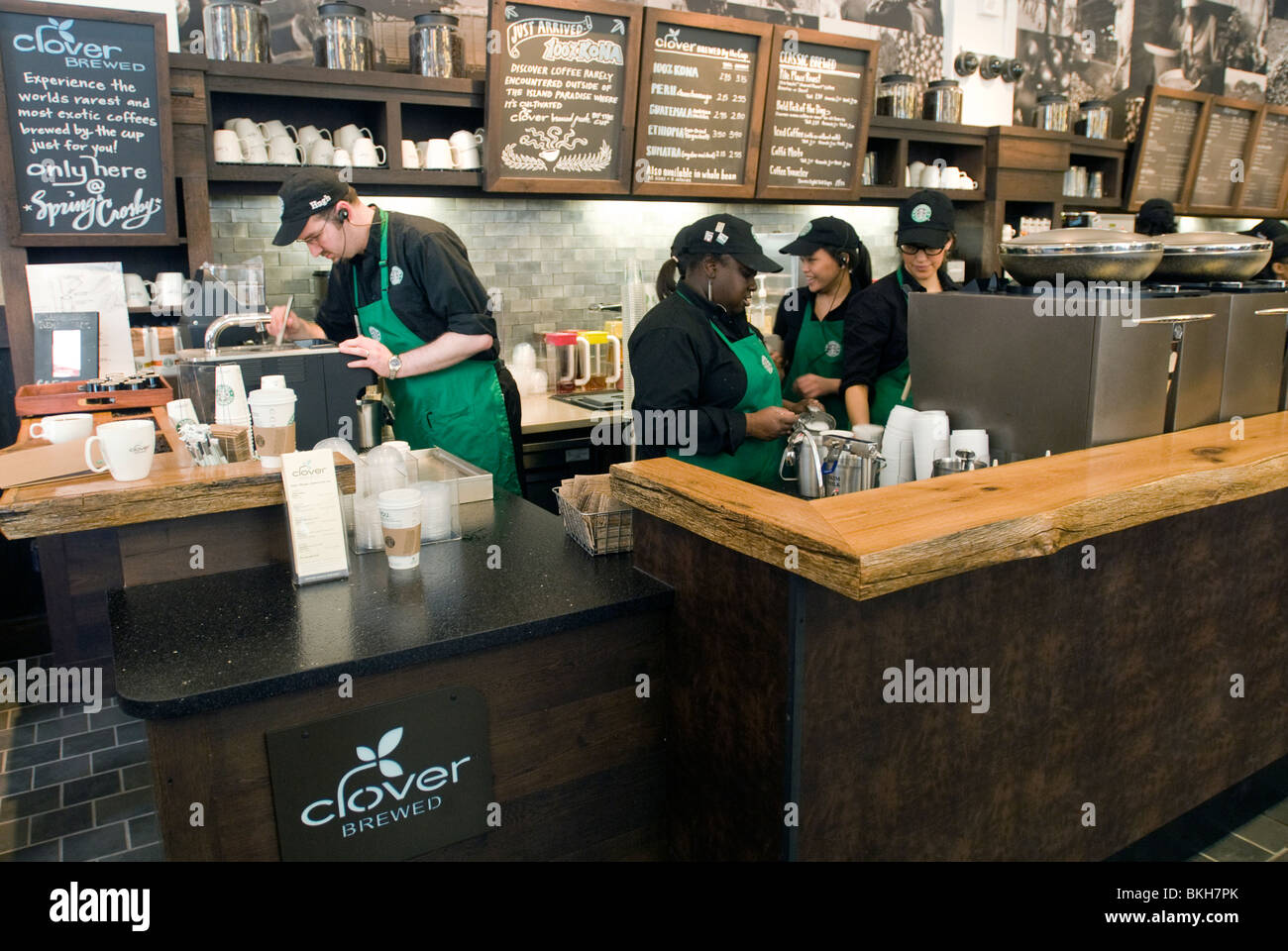 Starbucks Coffee Company Spring Street Cafe nel quartiere di Soho di New York Foto Stock