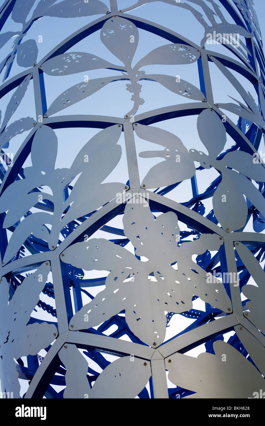 Il 18-metro alto "metalli calice' scultura in piazza del Duomo, Christchurch, Nuova Zelanda Foto Stock