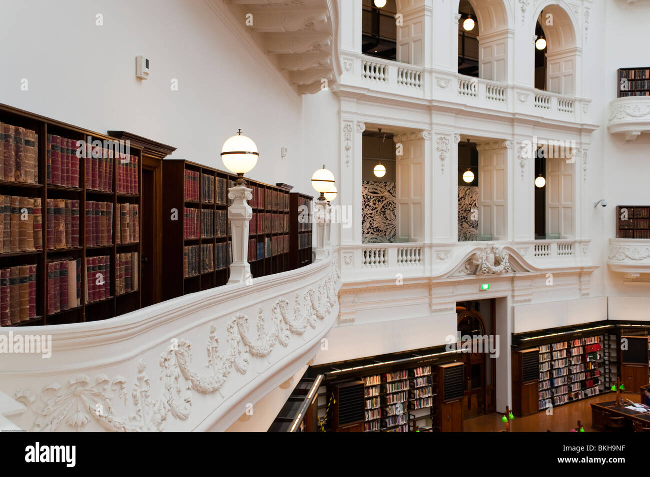 Biblioteca dello Stato di Victoria, sala principale, Melbourne, Victoria, Australia. Foto Stock