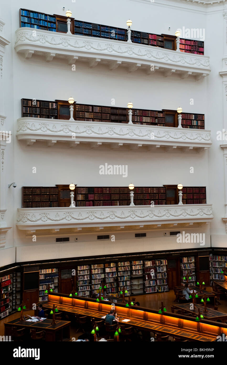 Biblioteca dello Stato di Victoria, sala principale, Melbourne, Victoria, Australia. Foto Stock