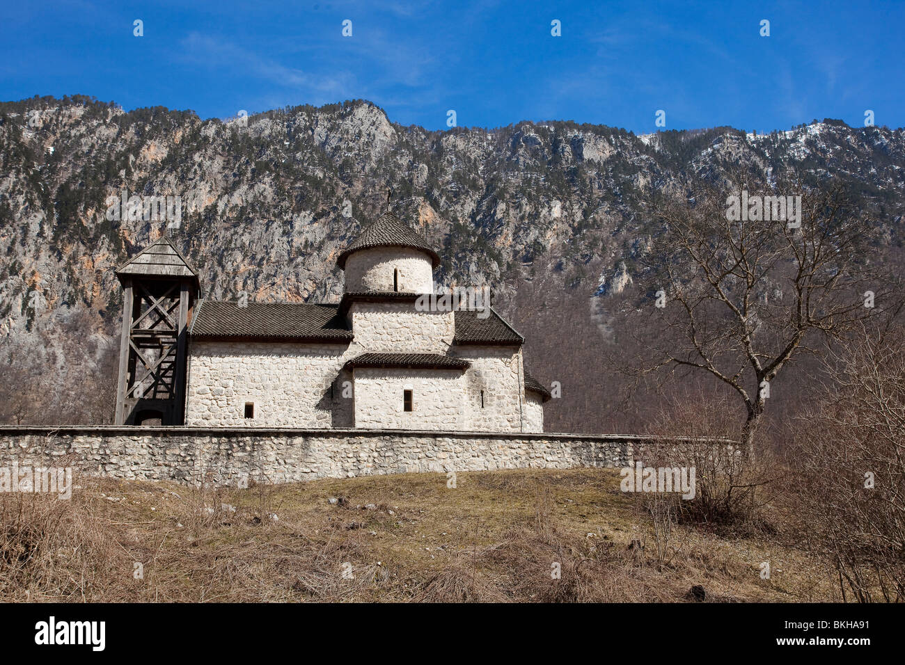 Piccola chiesa monastero ortodosso Dobrilovina in Montenegro Foto Stock