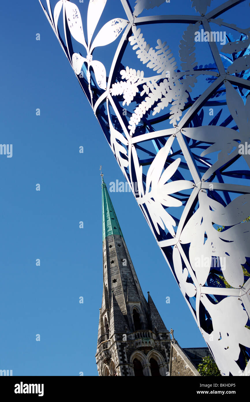 Il 18-metro alto "metalli calice' scultura in piazza del Duomo, Christchurch, Nuova Zelanda Foto Stock