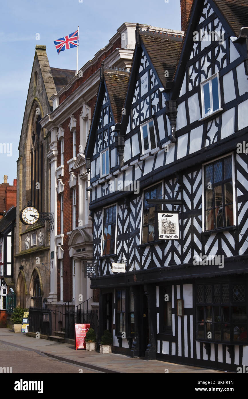 Tre epoche di architettura nel foro Street, Lichfield. Foto Stock