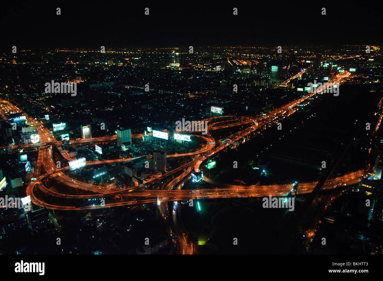 Skyline della città di notte. Bangkok in Thailandia Foto Stock