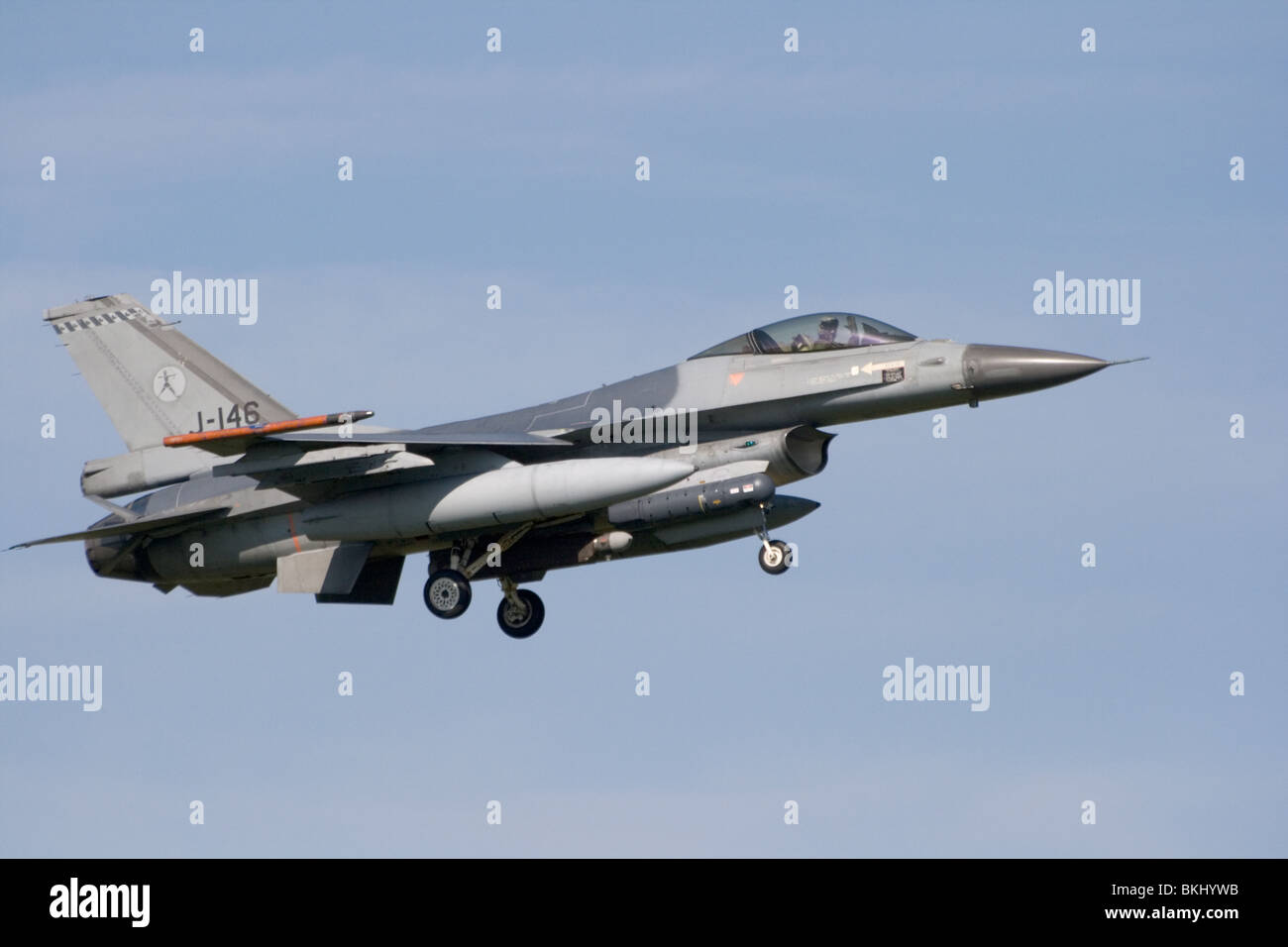 Royal Dutch Air force f-16 di atterraggio a getto Foto Stock