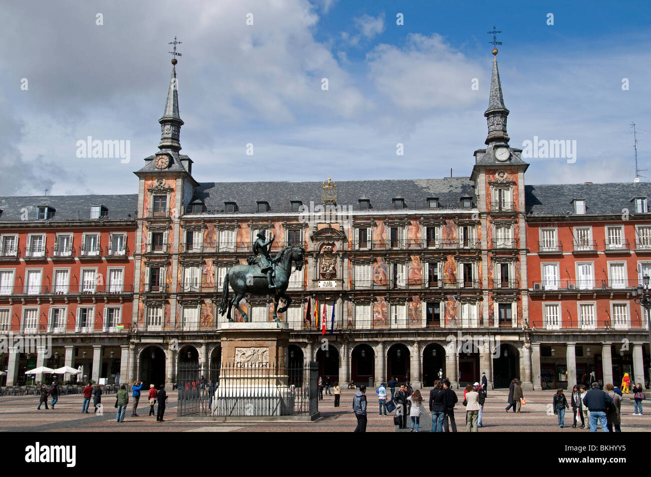 Plaza Mayor Madrid Spagna re spagnolo Felipe III a cavallo Foto Stock