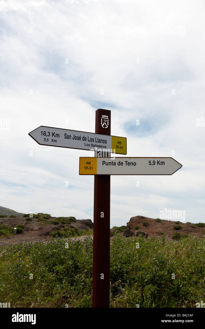 Segno segnando un percorso a piedi attraverso Teno Alto su Tenerife Canarie Spagna Europa Foto Stock