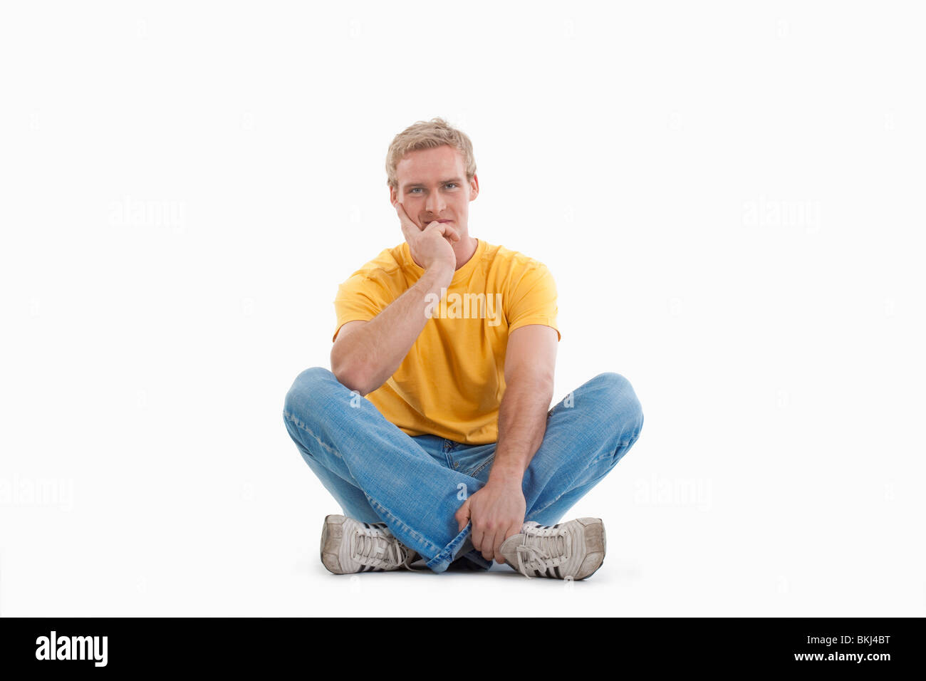 Ritratto in studio di un giovane uomo - isolato su bianco Foto Stock