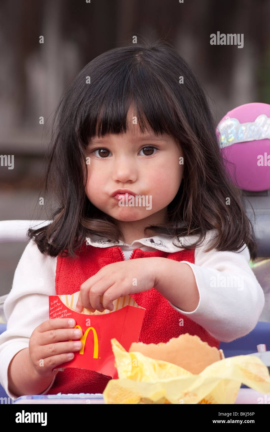 Santa Clara County i supervisori passa la prima ordinanza negli Stati Uniti di vietare i giocattoli in "High-Calorie" fast-food i pasti per i bambini Foto Stock