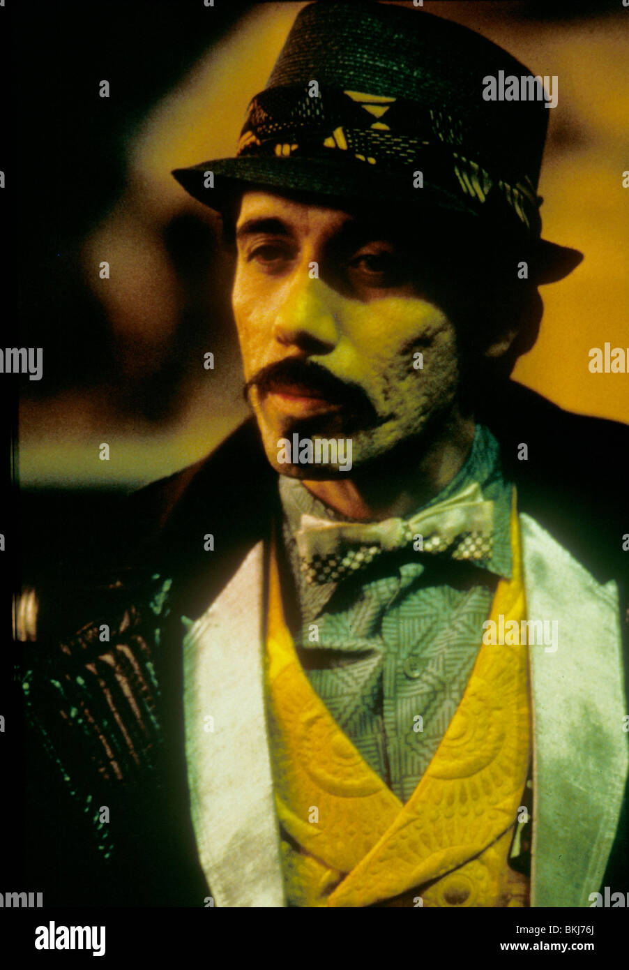 BLADE RUNNER (1982) Edward James Olmos BRNR 132 Foto Stock