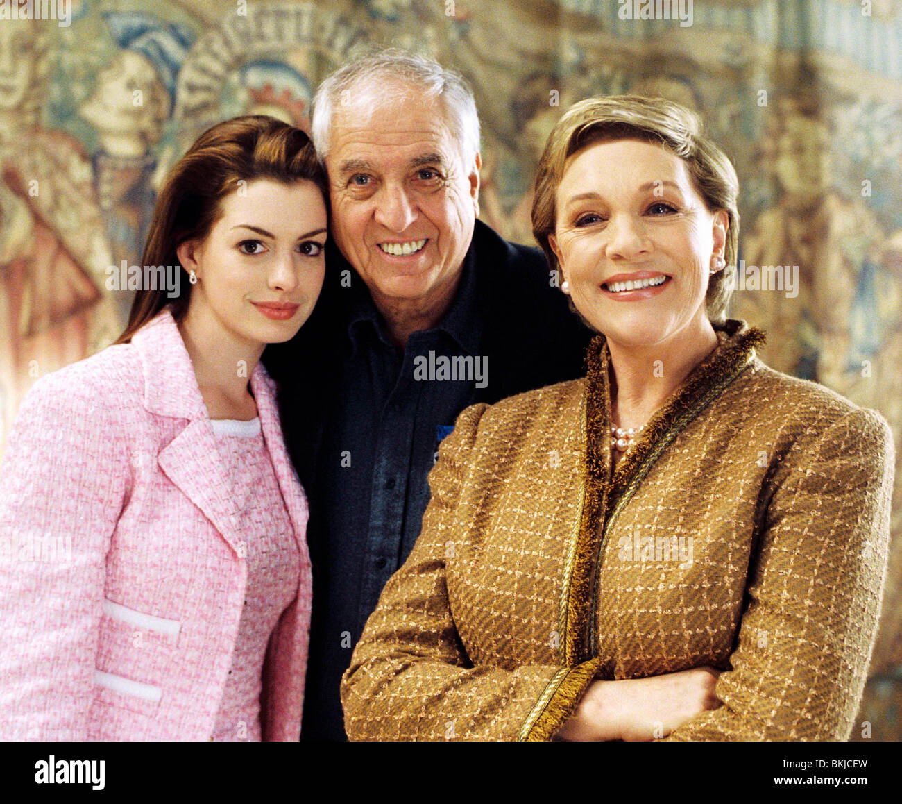 GARRY MARSHALL (DIR) O/S 'la principessa Diaries 2: ROYAL impegno" (2004) con Anne Hathaway e Julie Andrews PD2 001-F3 Foto Stock