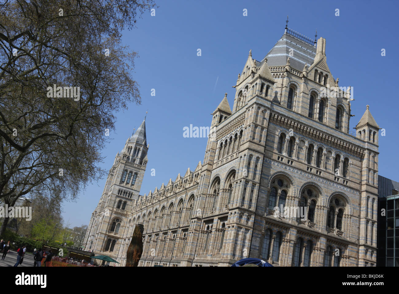 Il Museo di Storia Naturale di South Kensington ,un aspetto est visto dal Exhibition Road. Foto Stock