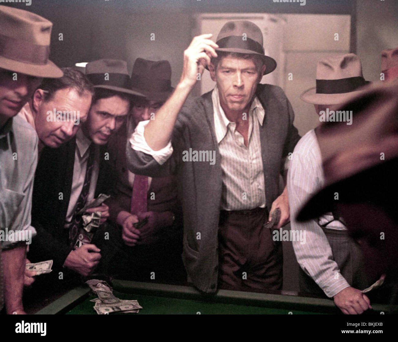 HARD TIMES (1975) STREETFIGHTER (ALT) James Coburn HRT 001-03 Foto Stock