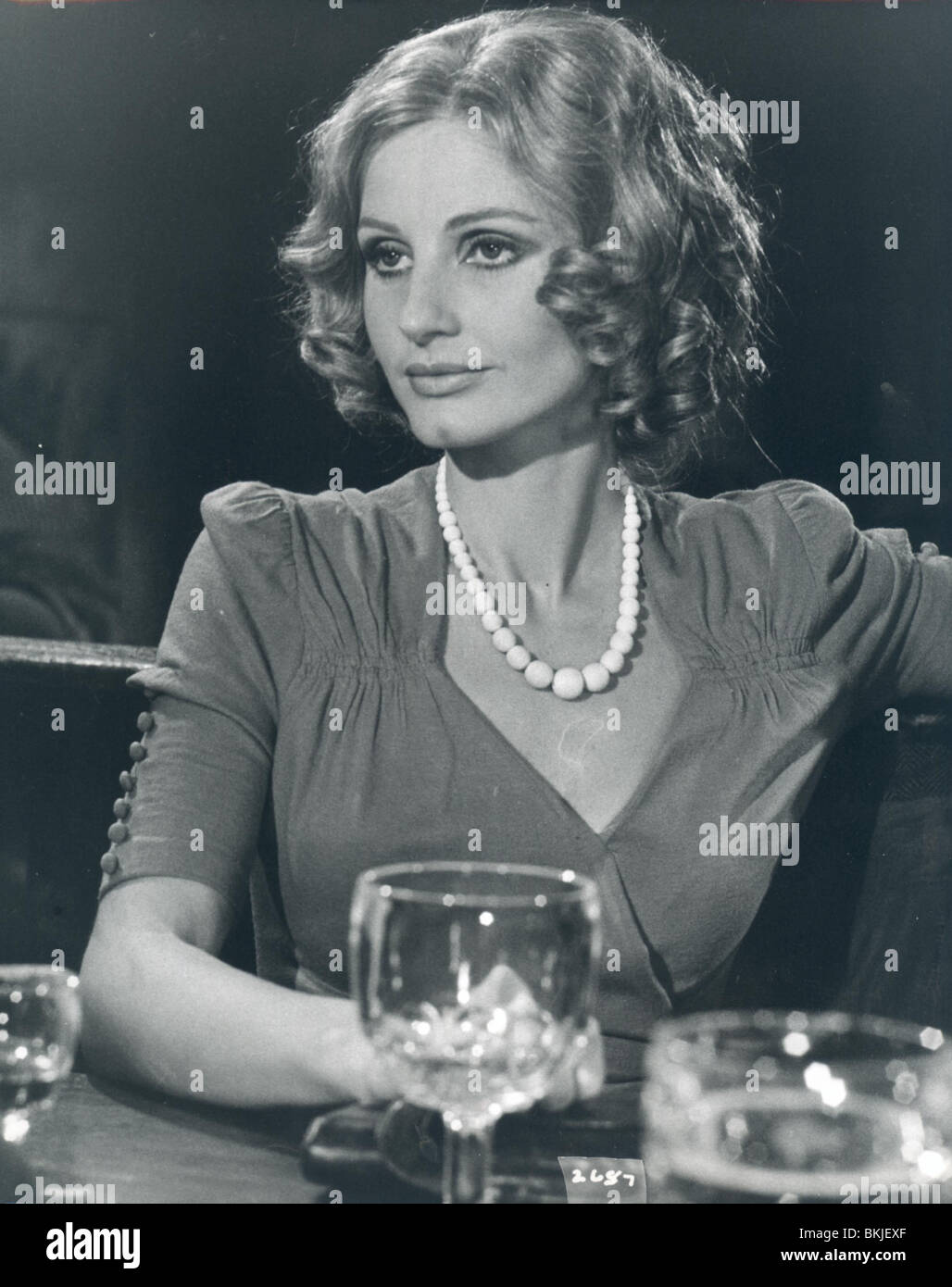 HARD TIMES (1975) STREETFIGHTER (ALT) Jill Ireland HRT 005P Foto Stock