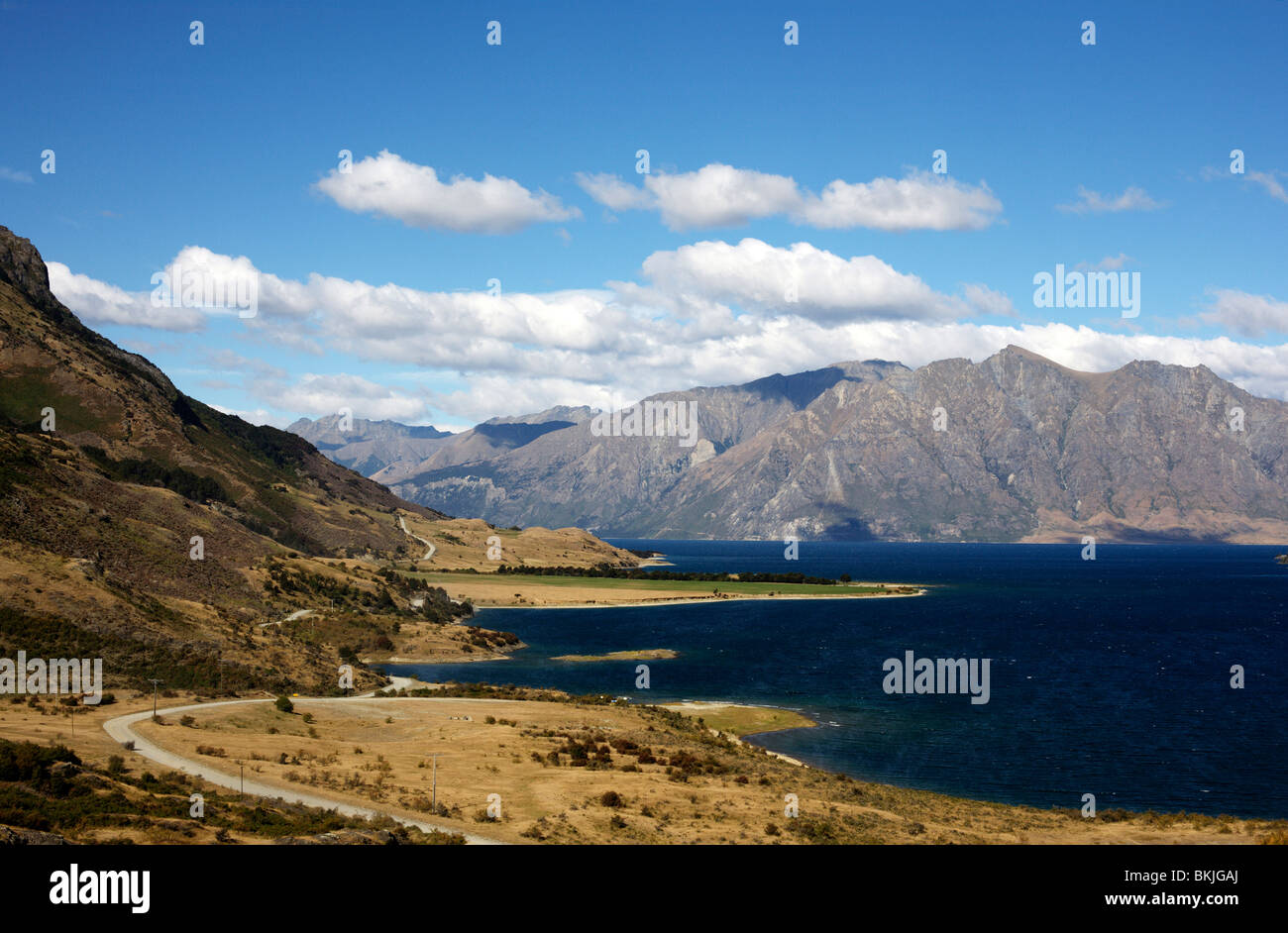 Lago Hawea vicino a Wanaka in Otago, Isola del Sud, Nuova Zelanda Foto Stock Lago Hawea vicino a Wanaka in Otago, Isola del Sud, Nuova Zelanda Foto Stock