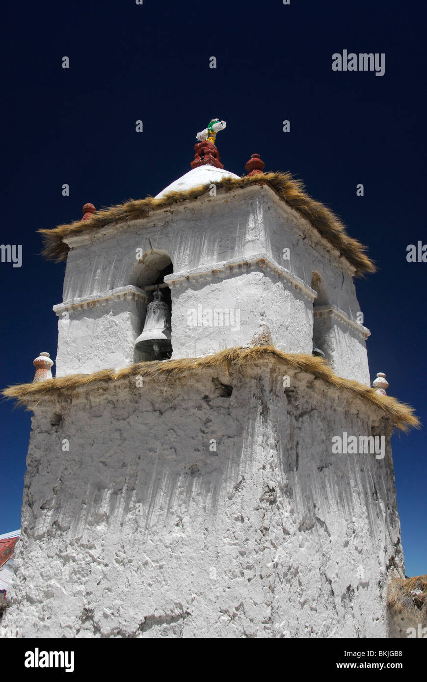 Torre della chiesa di Parinacota, Lauca National Park, Cile, Sud America Foto Stock