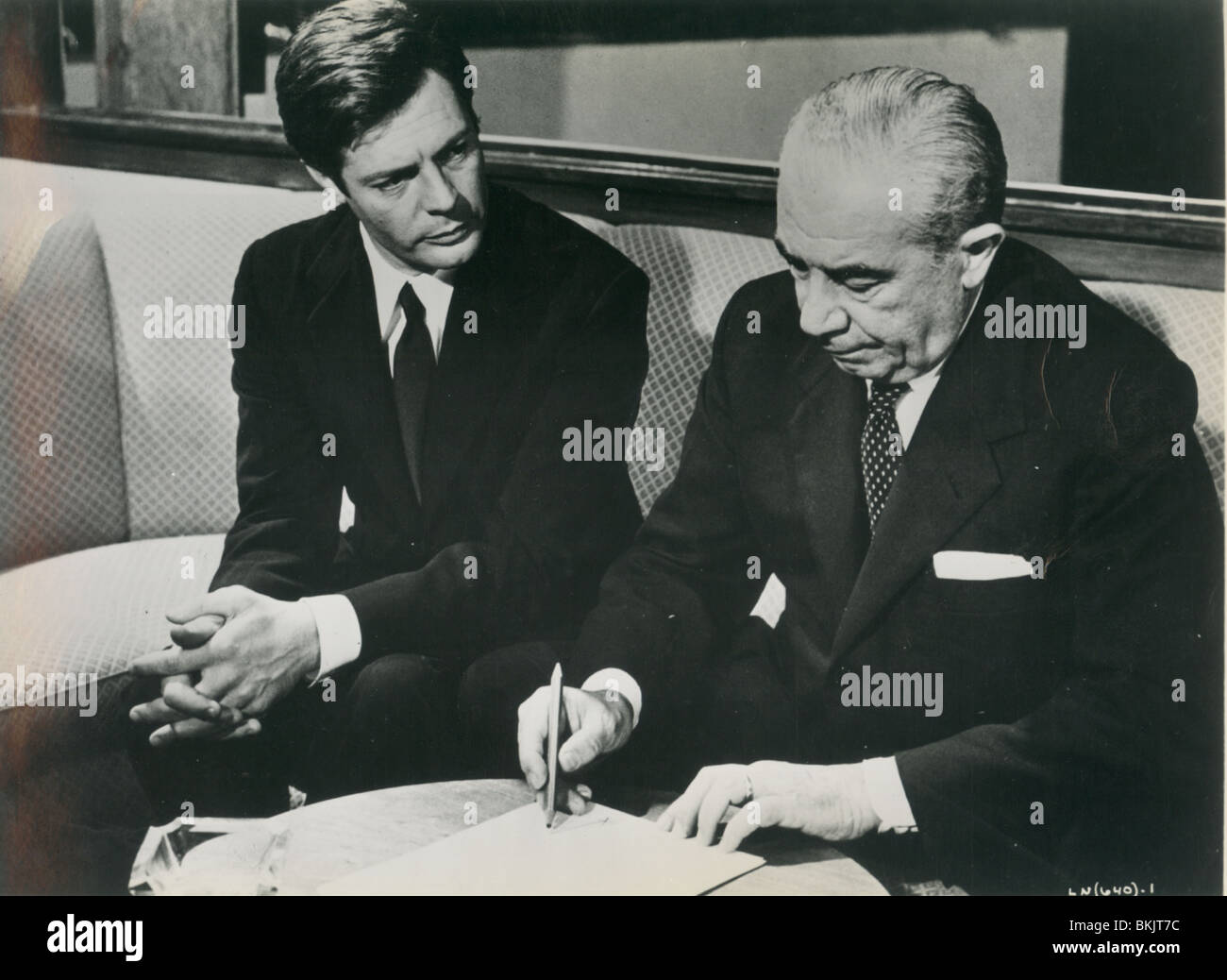 LA NOTTE (1960) MARCELLO MASTROIANNI NTTL 001P Foto Stock