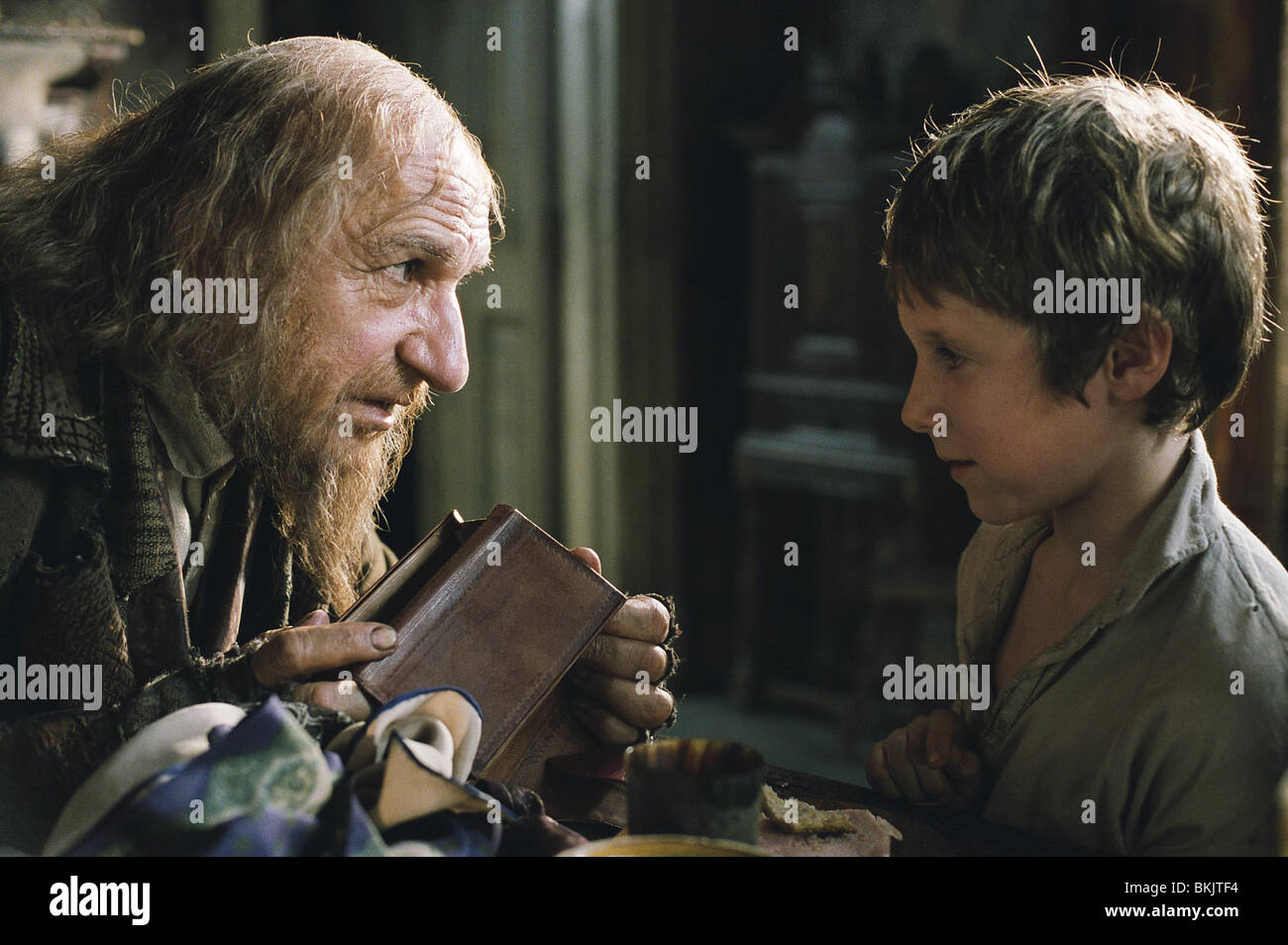 OLIVER TWIST (2005) Ben Kingsley, BARNEY CLARK OLIT 001-18 Foto Stock