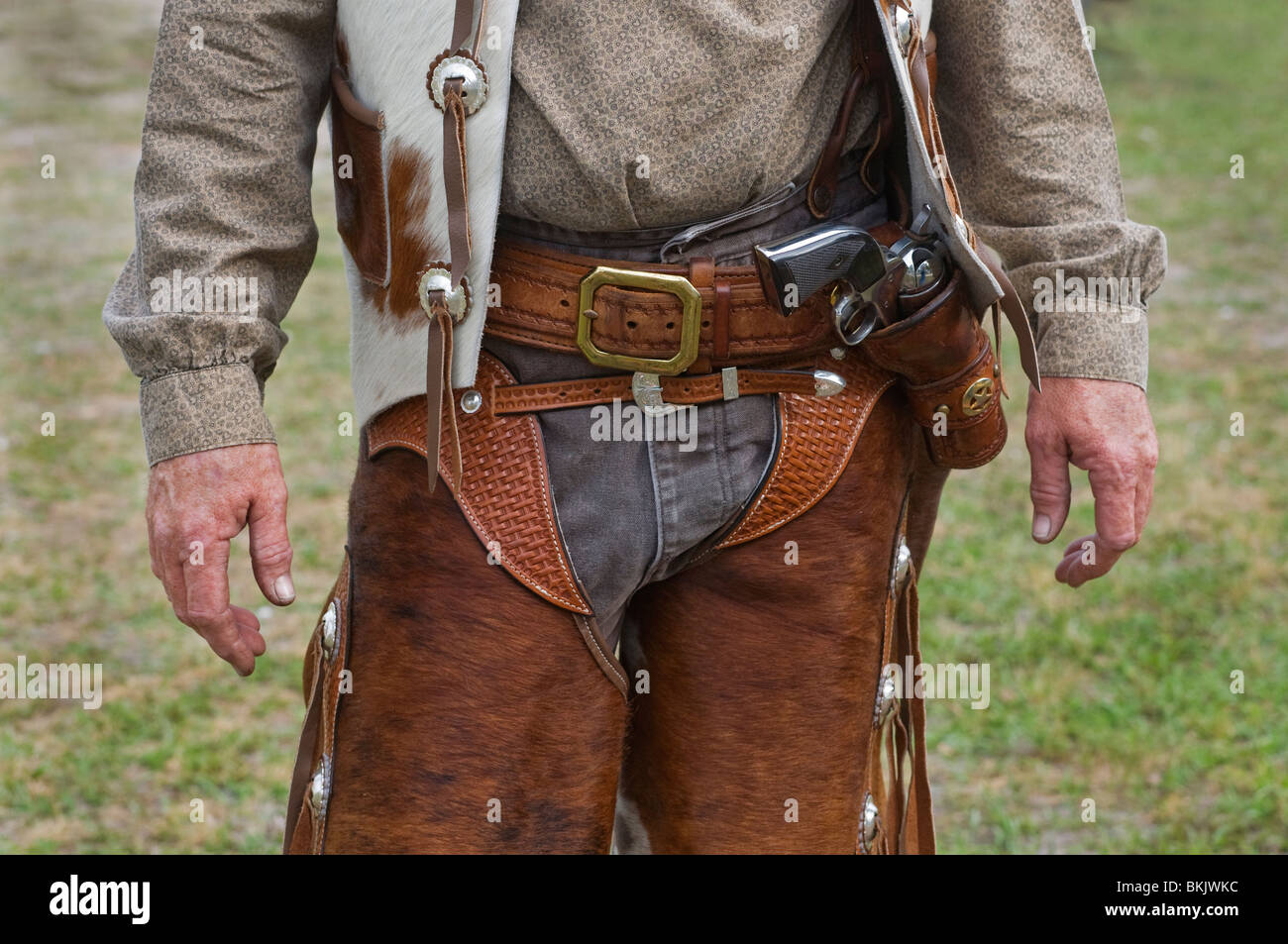 Cowboy enactor nuovamente in western vestito pronto per l'azione a giorni Pioneer High Springs Florida Foto Stock