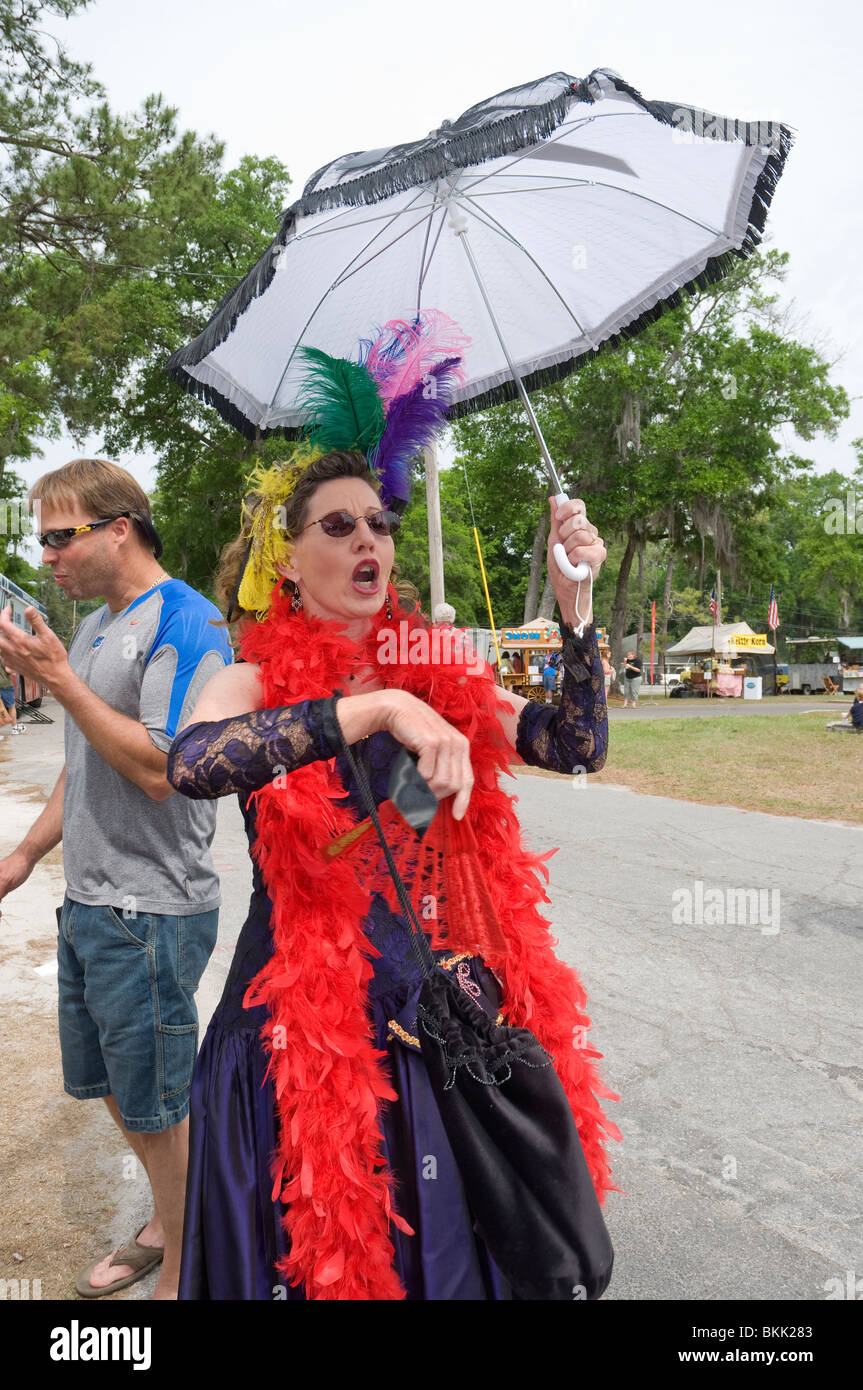 Giorni di Pioneer High Springs Florida floozie showgirl fa la sua cosa Foto Stock