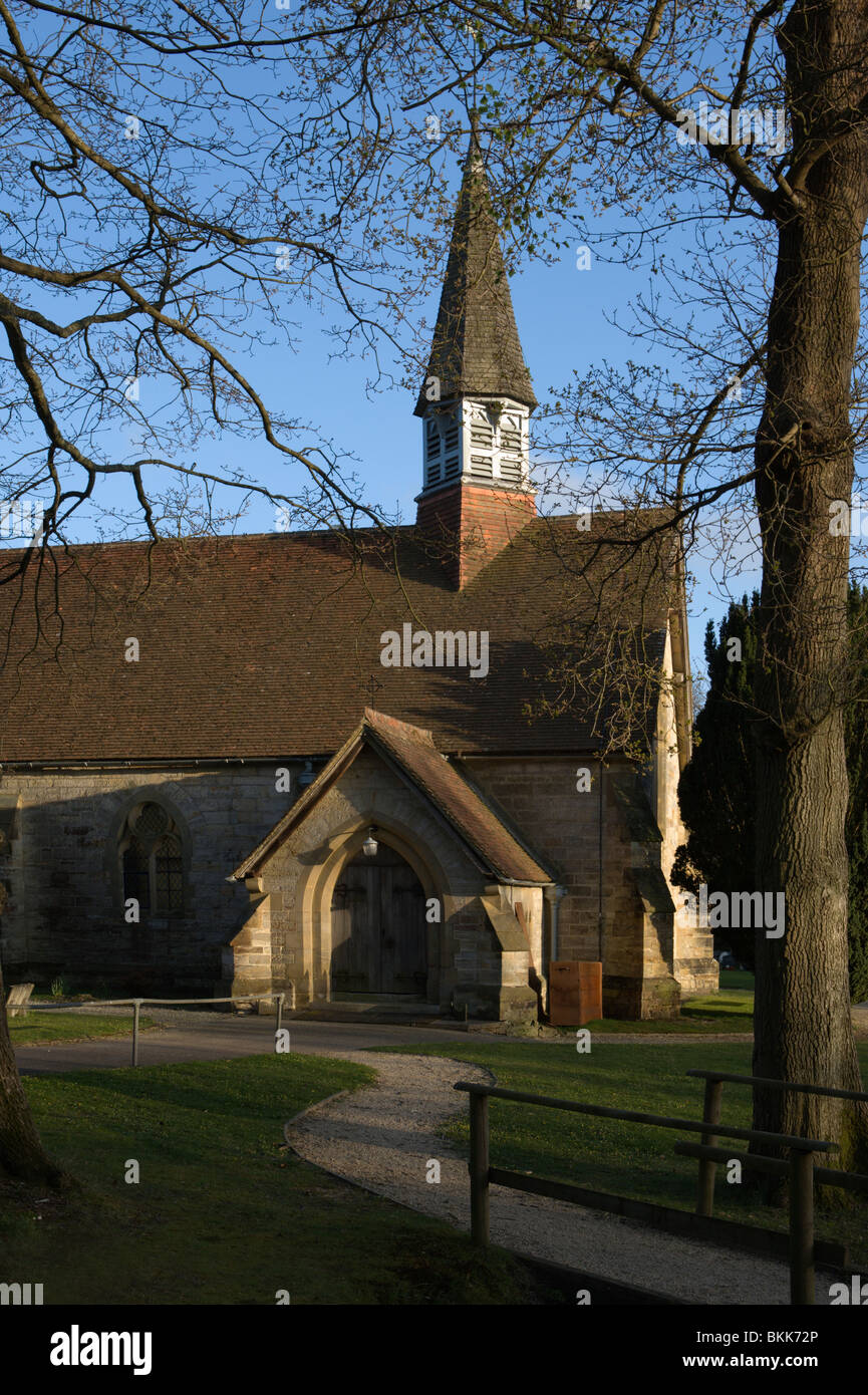 Saint bartholomews chiesa parrocchiale croce in mano east sussex Foto Stock