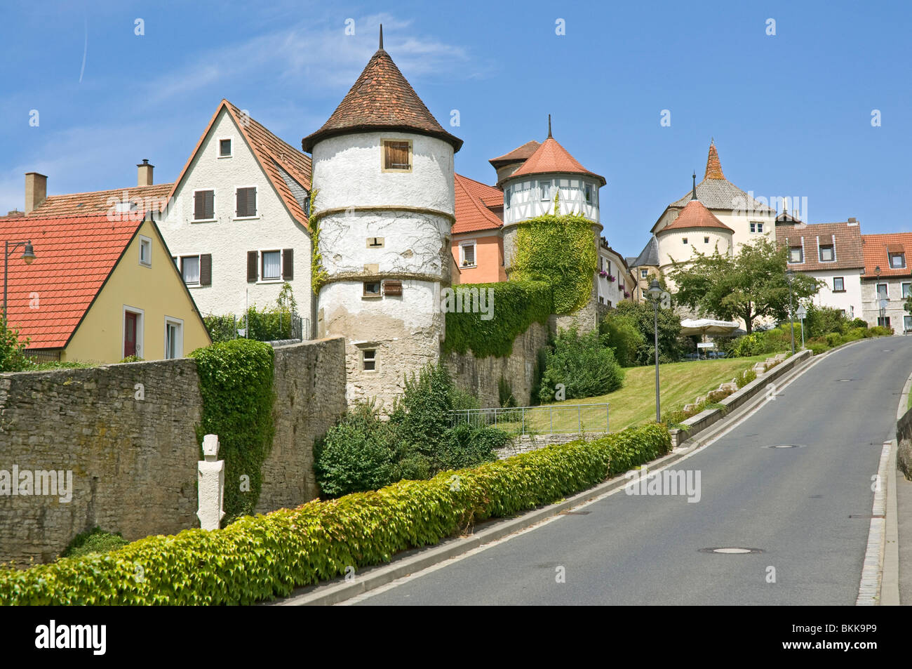 La pittoresca cittadina di parete in corrispondenza di Dettelbach vicino a Würzburg, bassa Franconia, Baviera, Germania. Foto Stock