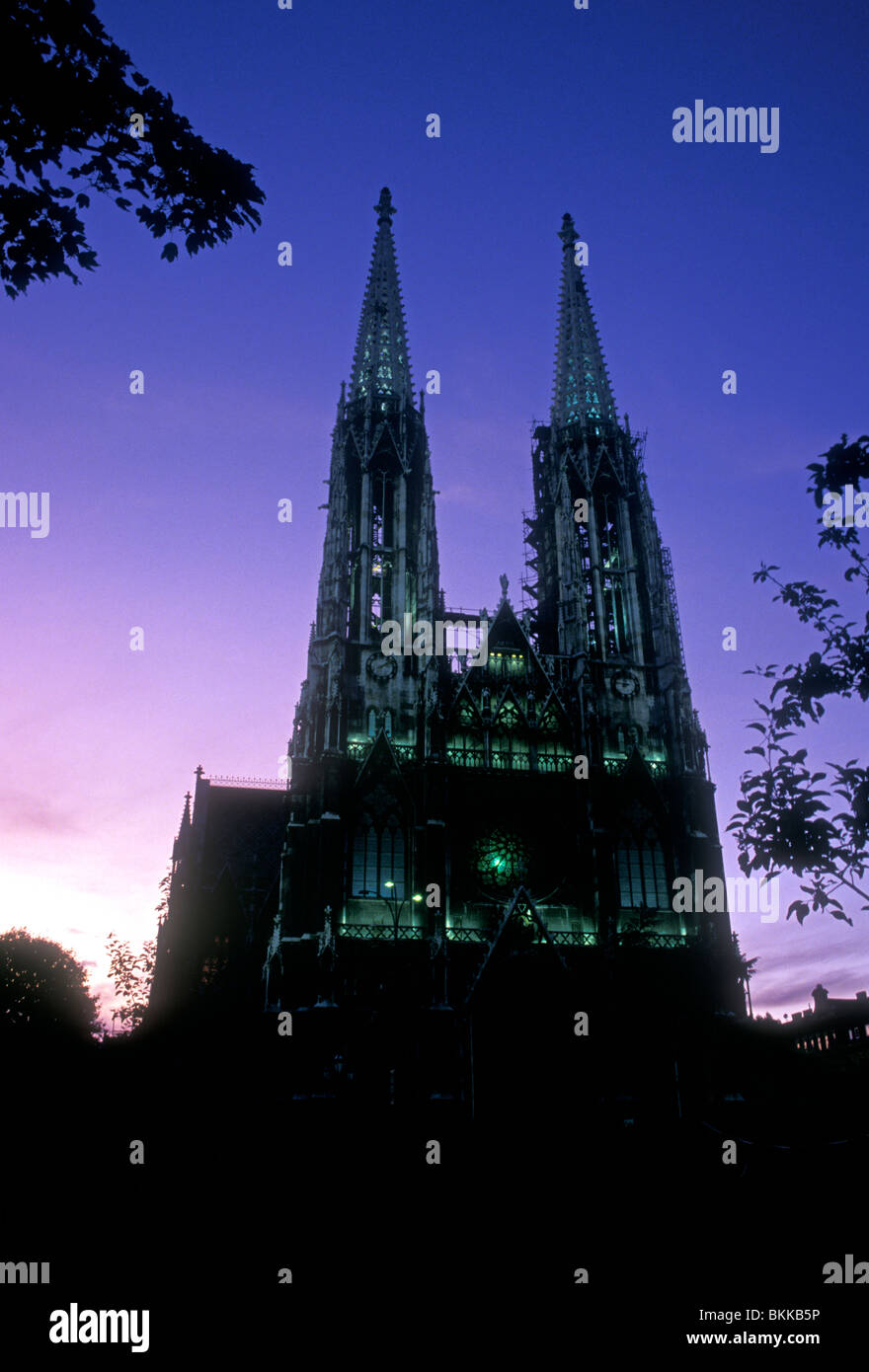 Chiesa votiva, votivkirche, architettura revival gotico, Piazza Roosevelt, rooseveltplatz, città di Vienna, Austria Foto Stock