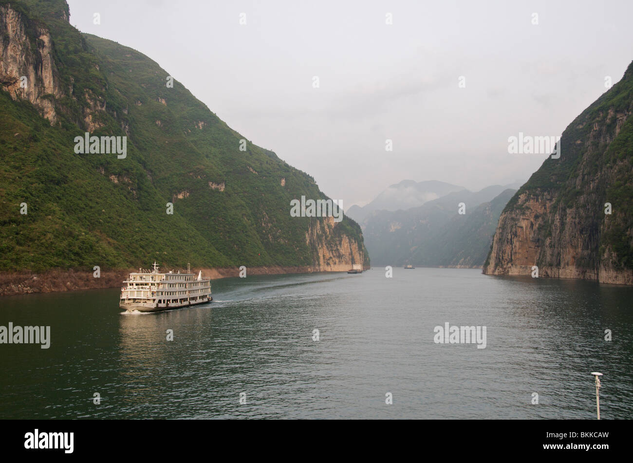 Traghetti passeggeri delle Tre Gole del fiume Yangzi Provincia di Hubei Cina Foto Stock