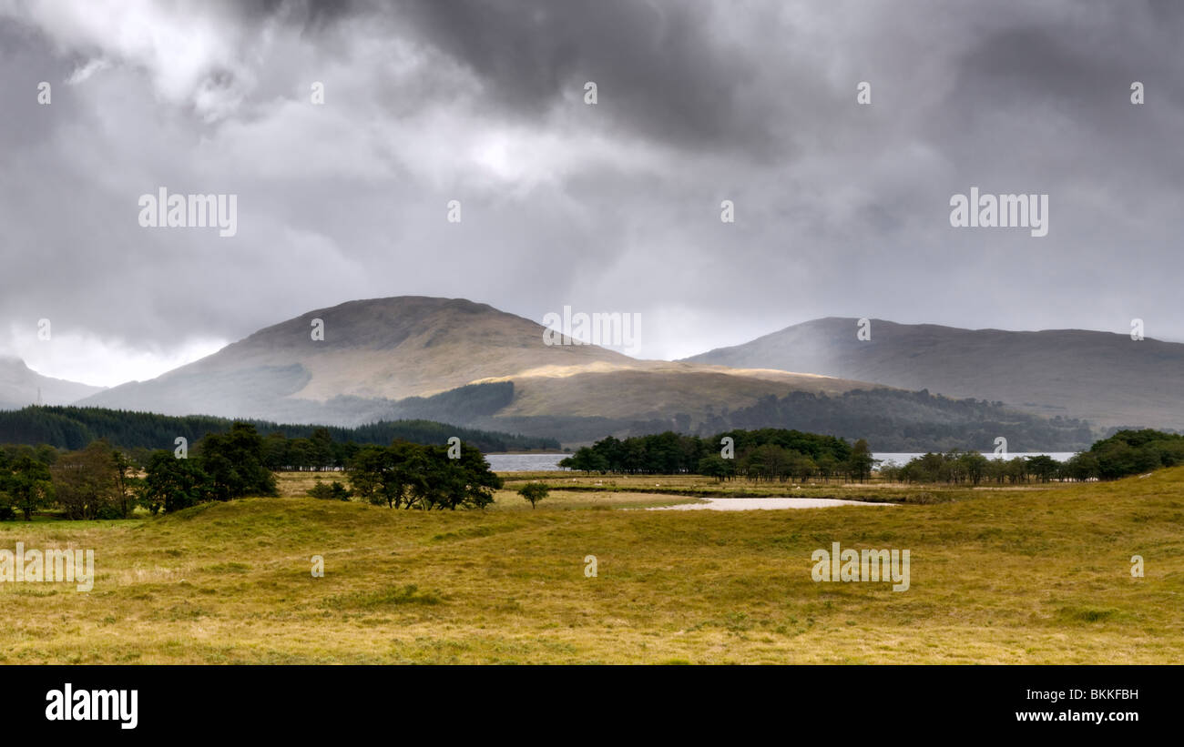 Area Blackmount di Glencoe, regione Strafthclyde, Argyll and Bute District, Scozia, con Loch Tulla appena visibile Foto Stock