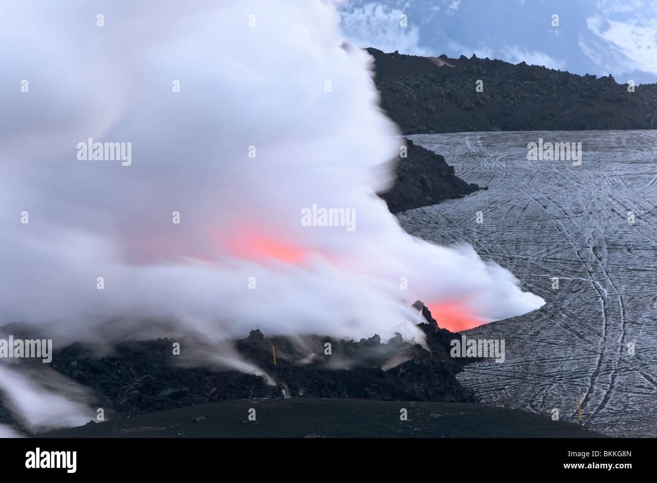 Flussi di lava dall'eruzione vulcanica dell'Islanda 2010 Vulcano Eyjafjalla che scioglie neve e ghiaccio dal Eyjafjallajökull Foto Stock