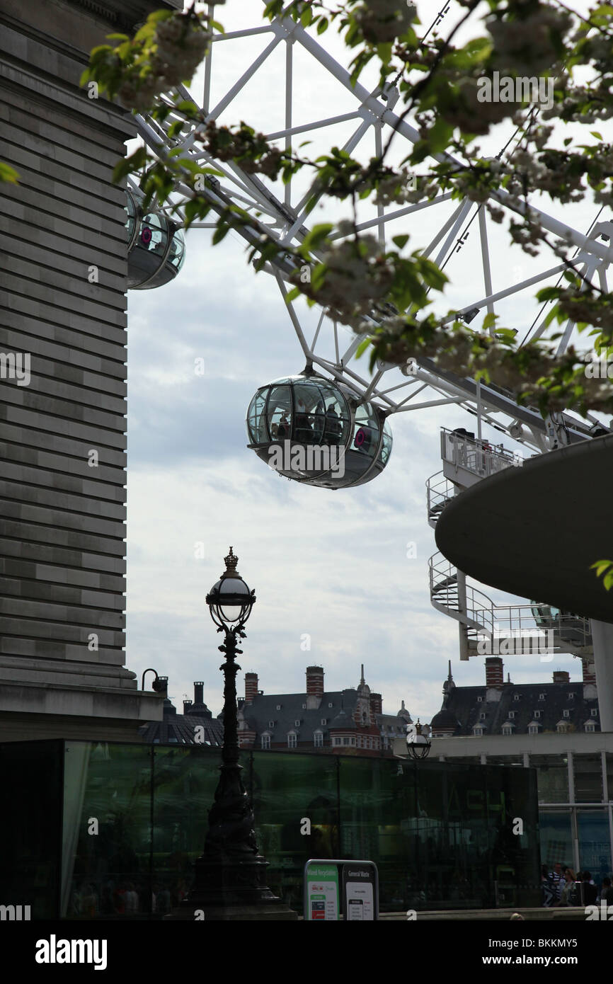 London Eye, vicino il tempo primaverile, giornata soleggiata, turistico Foto Stock
