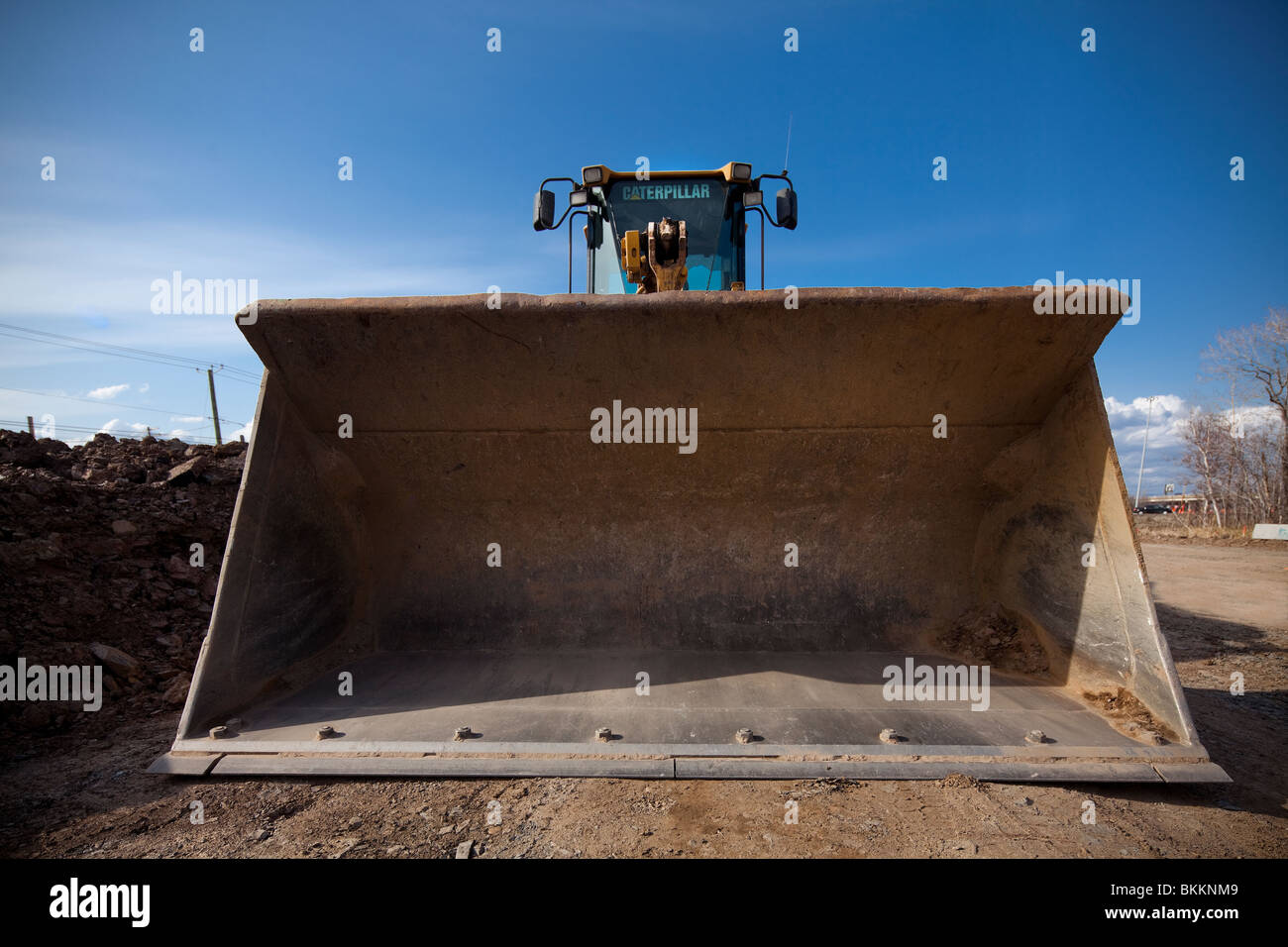 I trasporti pesanti su strada costruzione Attrezzature edilizia lavorano come una squadra per creare un progetto di autostrada in Quebec. Foto Stock