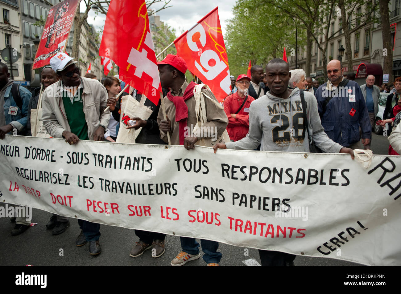 Immigrati africani, manifestando inLabour 1 maggio, dimostrazione del giorno di maggio, Parigi, Francia, comunità nera di Parigi, sindacati Foto Stock