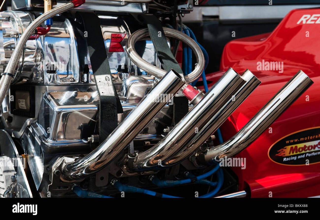 Hot Rod trascina auto motore a Santa Pod raceway, Inghilterra Foto Stock
