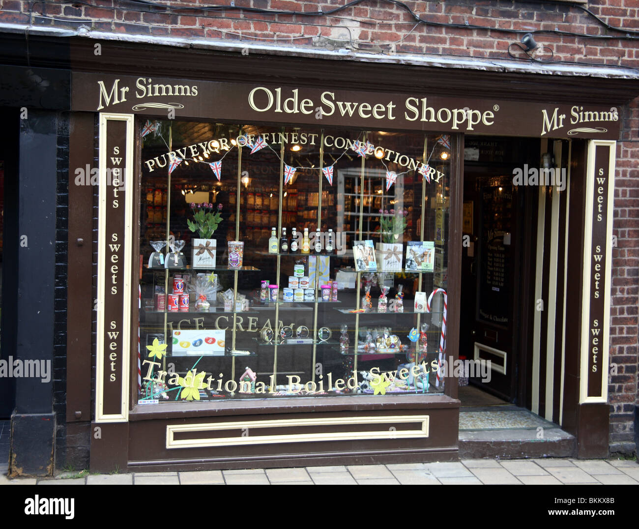 Olde sweet shoppe nella città di Knutsford CHESHIRE REGNO UNITO Foto Stock