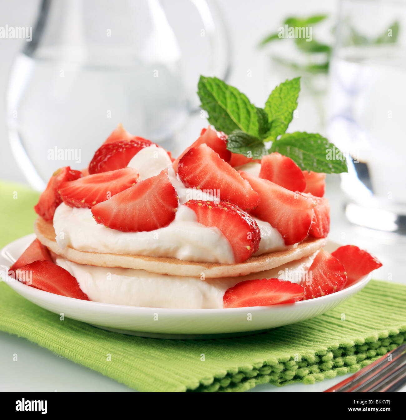 Frittelle con ricotta e fragole fresche Foto Stock