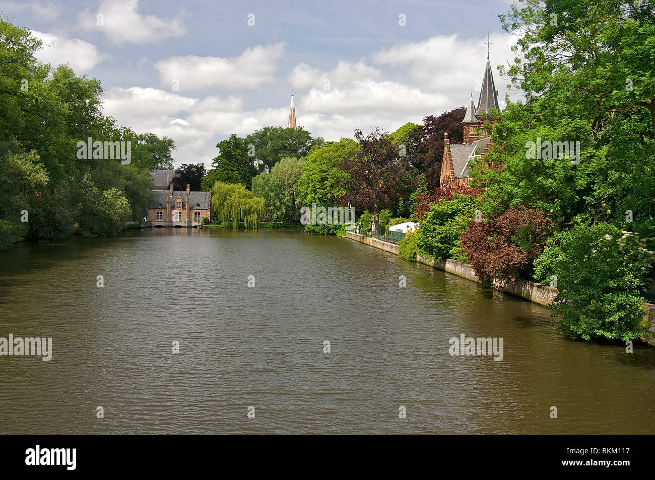 Una vista lussureggiante in Bruges, Belgio Foto Stock