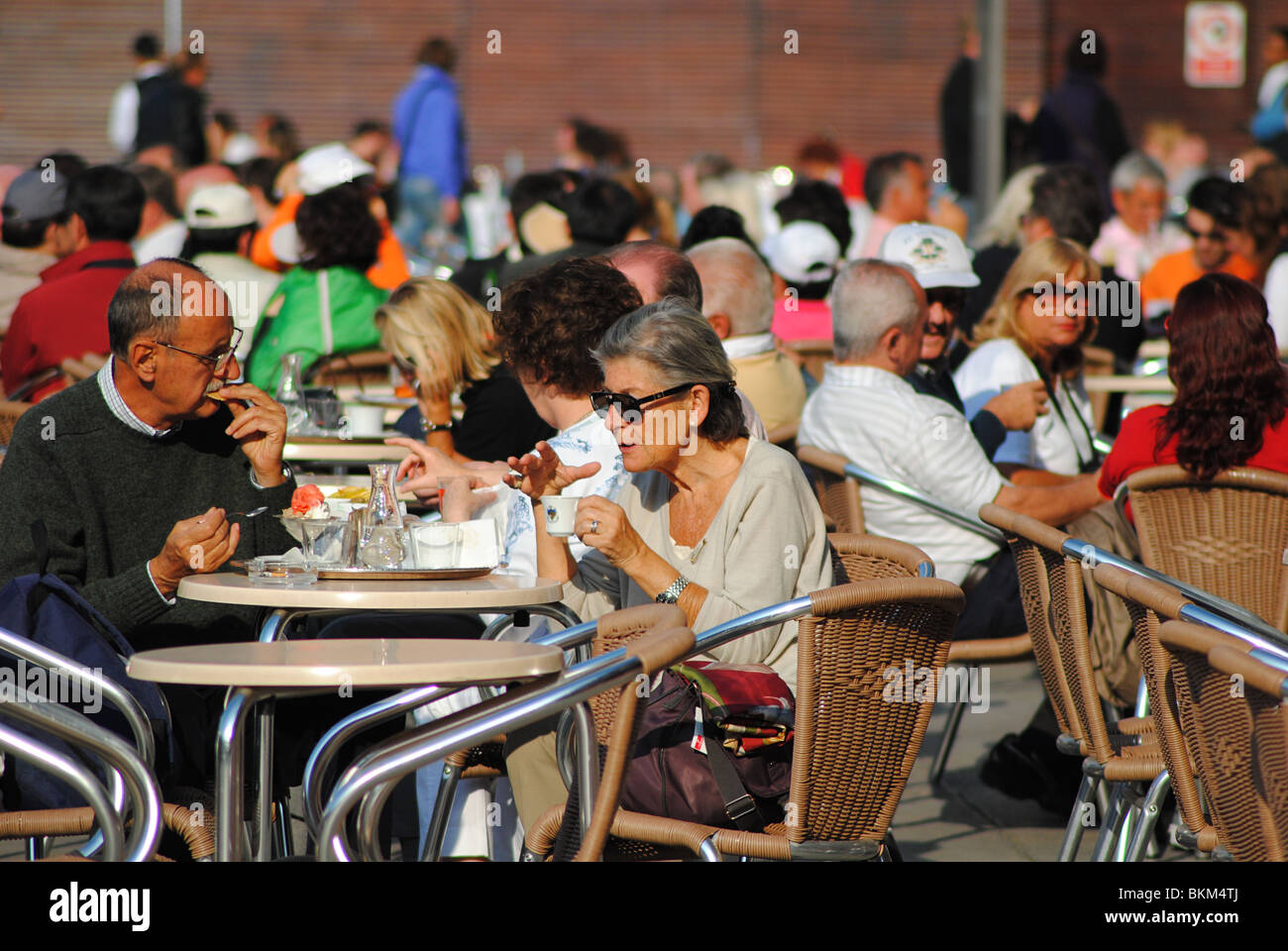 Cafe scene, Piazza San Marco, Venezia, Italia Foto Stock
