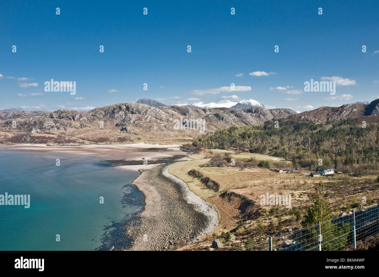 Guardando oltre Gruinard Bay & Spiaggia Gruinard nr Paisley Ross & Cromarty Highland Scozia Scotland Foto Stock